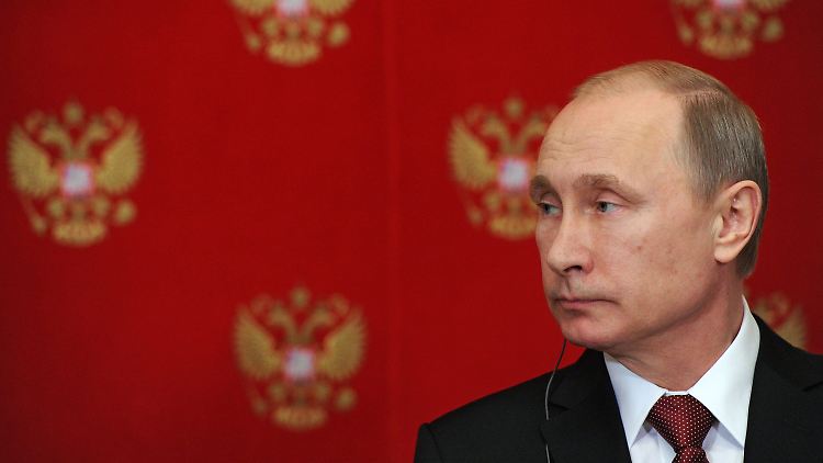 Wladimir Putin verordnet auch seinen Beamten ein geringeres Gehalt.