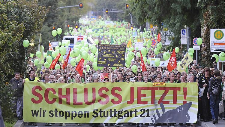 Zehntausende gingen in Stuttgart wieder auf die Straße.
