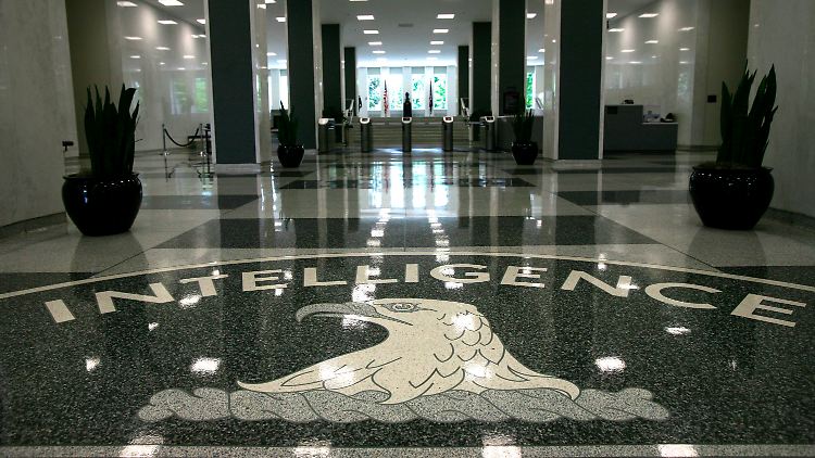 "Sicherstellen, dass wir alle Aspekte des digitalen Umfeldes verstehen": Das Marmor-Logo der CIA im Eingangsbereich des "George Bush Center for Intelligence" in Langley (Archivbild).