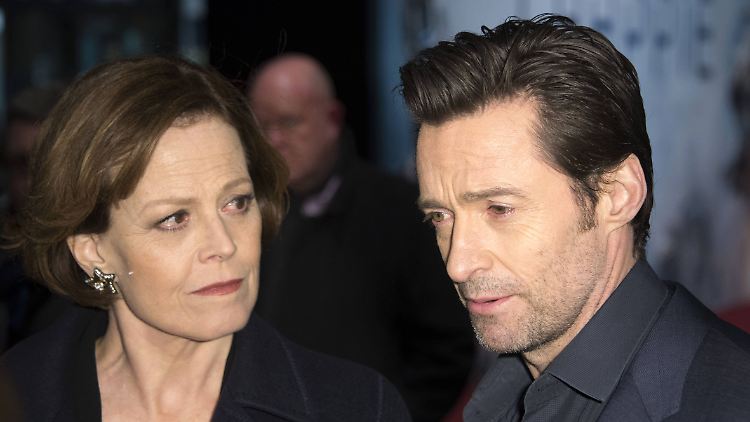 Ob Hugh Jackman und Sigourney Weaver für ihren Film "Chappie" gleichberechtigt bezahlt wurden?