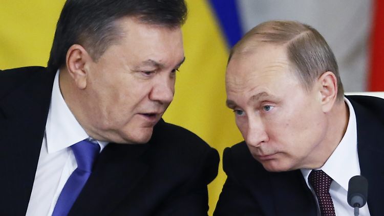 Als der prorussische Präsident der Ukraine, Janukowitsch (l.), aus Kiew flieht, sinnt Russlands Präsident Putin über eine Rettung nach. Am Ende steht die Annexion der Krim. Der Westen reagiert mit Sanktionen. (Bild aus dem Dezember 2013)