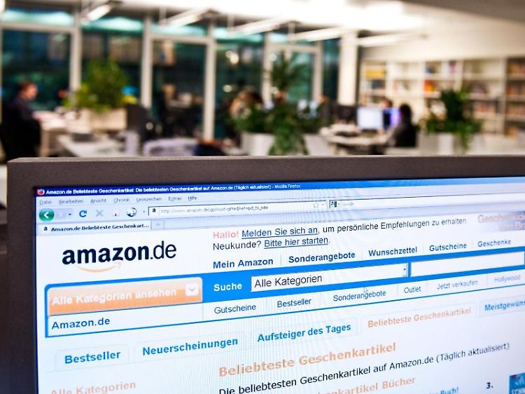 Online-Shopping während der Arbeitszeit: Das kann die Kündigung zur Folge haben. Vorher muss der Arbeitgeber jedoch eine Abmahnung aussprechen.