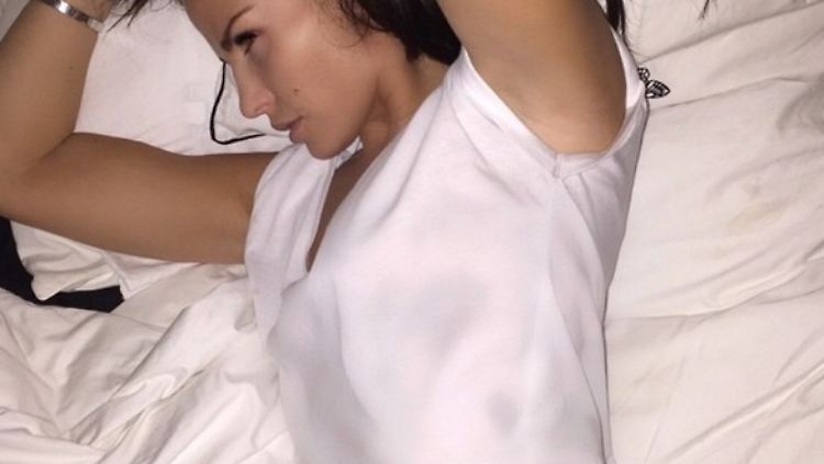 Katie Price hat sich die Brustimplantate entfernen lassen. Angeblich ist ihr Vorbau jetzt ganz natürlich.