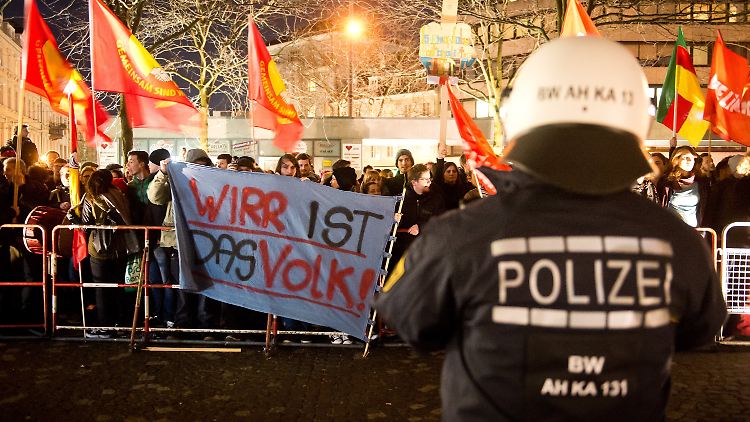 Bei einer Demonstration gegen die Pegida-Bewegung in Karlsruhe.