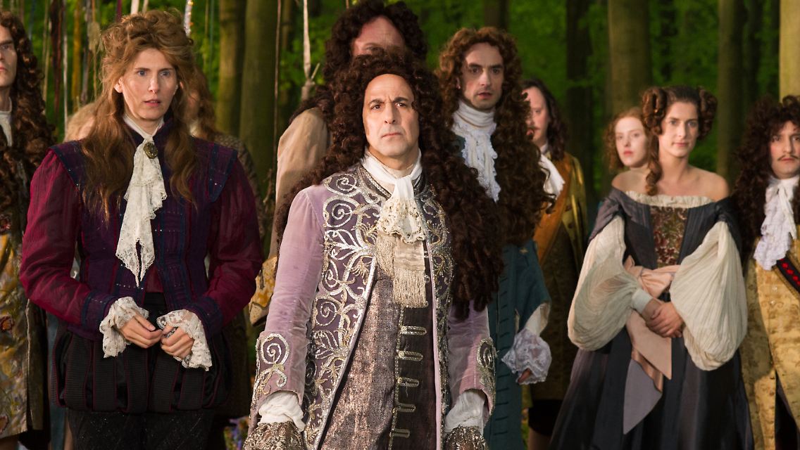 Gärtnerin von Versailles_Paula Paul (Prinzessin Palatine), Stanley Tucci (Herzog von Orléans).jpg