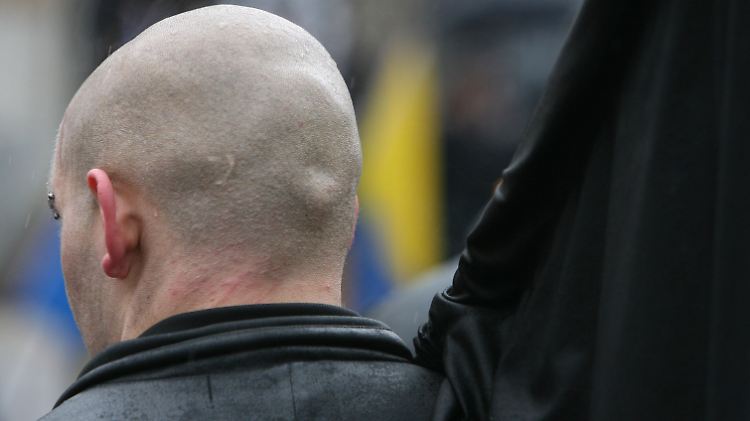 Zeugen des Vorfalls können sich beim Kriminaldauerdienst der Polizei unter der Rufnummer 0231-1327441 melden.