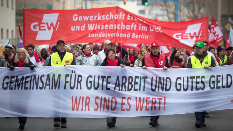 17.000 Landesbedienstete gingen in Berlin auf die Straße statt zur Arbeit.