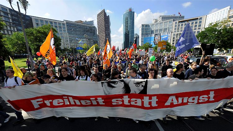 "Freiheit statt Angst": Die Demonstranten pochen auf Datenschutz und Freiheit im Internet.