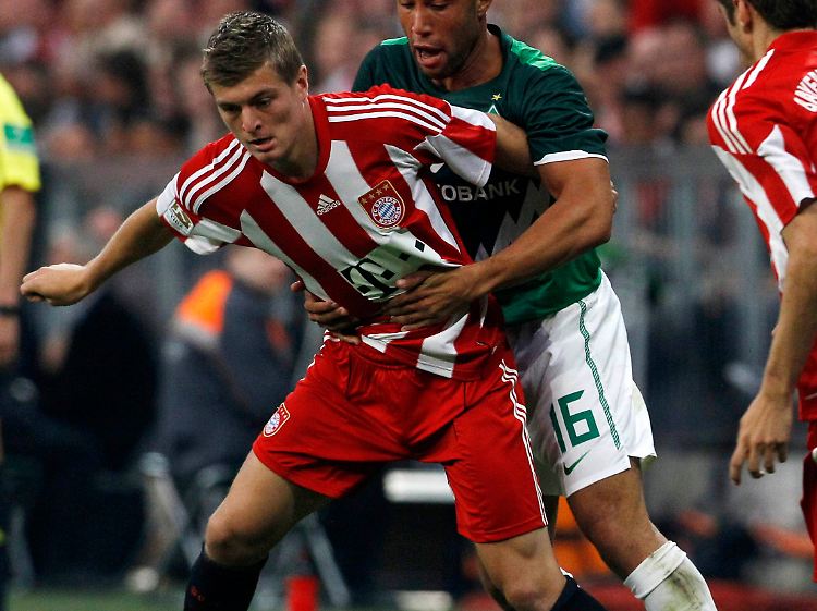 Kroos kam für Klose. Leider hatte er nicht mehr Erfolg, er scheiterte an Torhüter Wiese.
