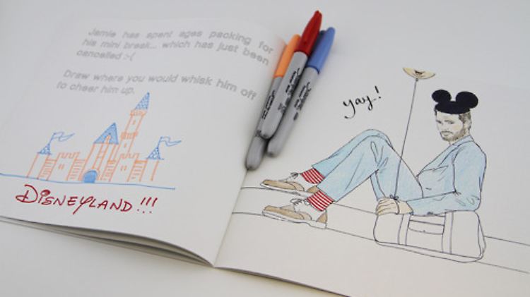 Wer das "Jamie Dornan"-Malbuch erwirbt, darf mit dem "Fifty Shades of Grey"-Darsteller anstellen, was er will.