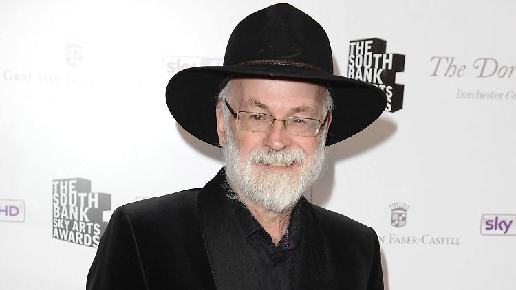 Terry Pratchett ist 66 Jahre alt geworden. Nach Bekanntwerden seiner Alzheimer-Erkrankung beschäftigte sich Pratchett intensiv mit Sterbehilfe.