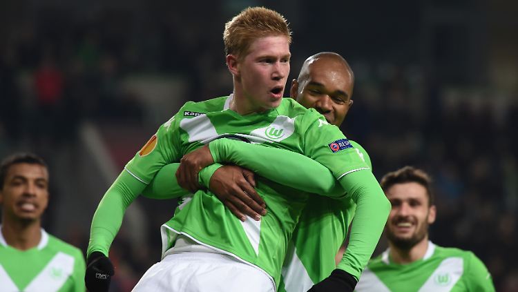 Kevin De Bruyne macht sich für den VfL Wolfsburg bezahlt: Zwei Tore gegen Inter Mailand sorgen am Ende für einen 3:1-Hinspielsieg im Achtelfinale der Europa League.