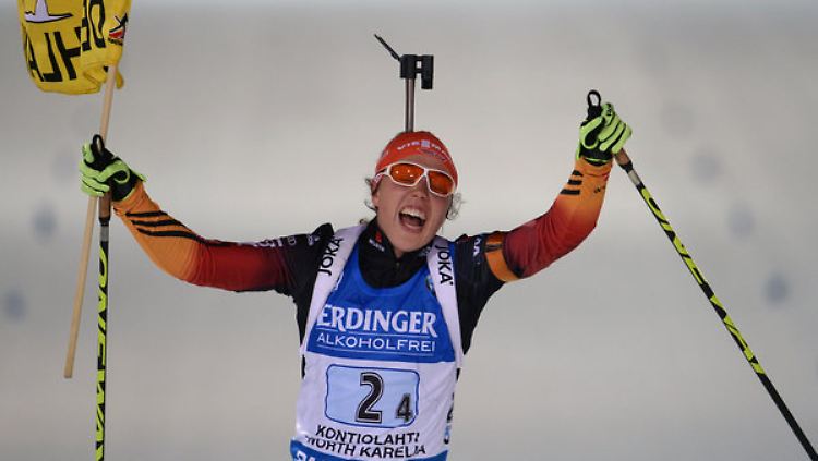 Erste WM-Staffel - erster Sieg: Laura Dahlmeier bringt als Schlussläuferin das Gold sicher ins Ziel.