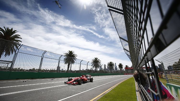Sebastian Vettel ist mit seinem Ferrari noch nicht ganz auf der Höhe der Mercedes-Fahrer.