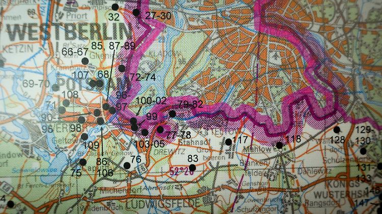 Der Atlas zeigt die oft geheimen Standorte des Militärs, der Stasi und der sowjetischen Streitkräfte der ehemaligen DDR.