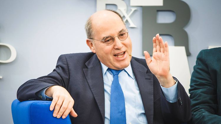 Gregor Gysi sagt, die Ansprüche der Griechen auf eine Rückzahlung seien berechtigt.