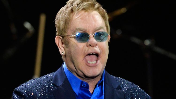 Elton John ist nicht einverstanden mit dem, was Dolce und Gabbana von sich geben.