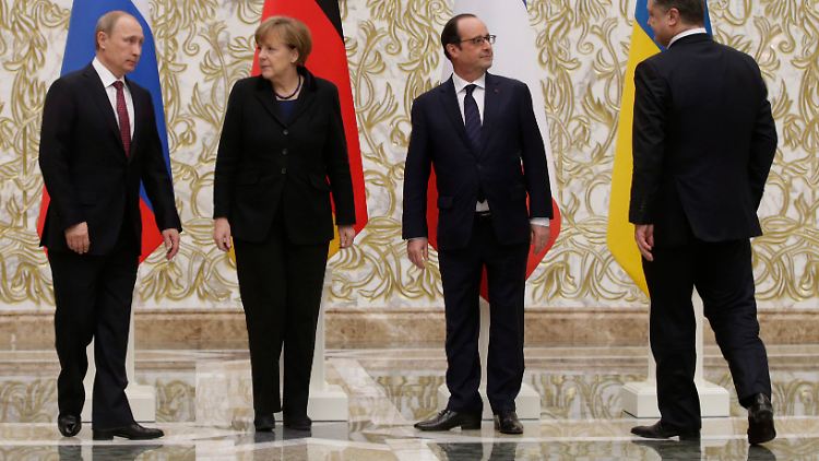 Kanzlerin Angela Merkel will Russlands Präsident Wladimir Putin zum Einlenken zwingen.