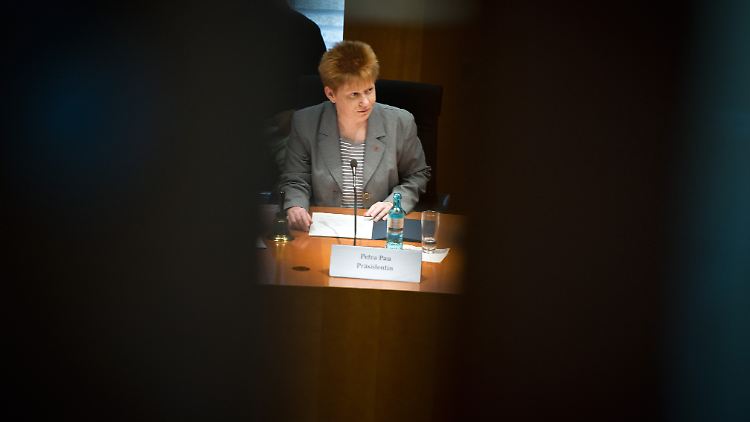 Petra Pau setzt sich für Flüchtlinge ein - und bekommt Hass von rechts zu spüren.