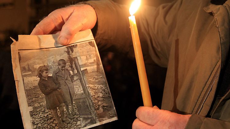 Erinnerung an das Massaker von Distomo am 10. Juni 1944. Angehörige einer SS-Kompanie hatten an diesem Tag beinahe alle Einwohner des Dorfes bei einer "Vergeltungsmaßnahme" ermordet.