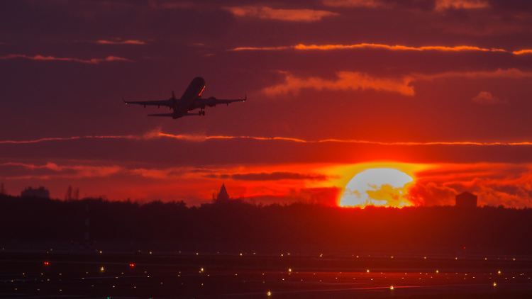 Der Urlaub begann mit einem Flug in den Sonnenuntergang. Soll das Gedächtnis dieses Erlebnis speichern, müssen andere Inhalte weichen.