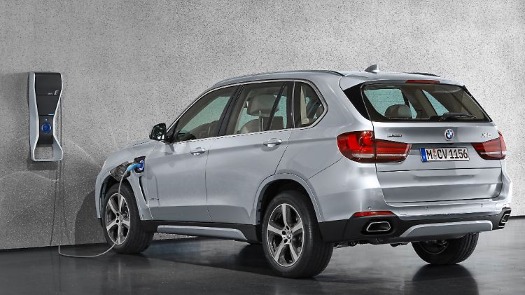 Die elektrische Reichweite des X5 xDrive 40e soll knapp 30 Kilometer betragen.