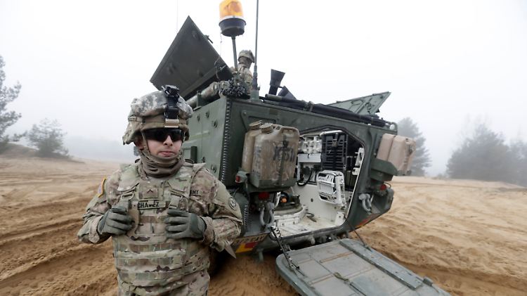 Der Stryker ist eine Mischung aus Humvee und Panzer. Einige davon haben die USA in Osteuropa stationiert.