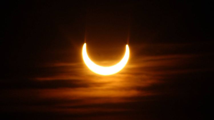 Aufnahme vom 31. Mai 2003: eine partielle Sonnenfinsternis über Berlin.
