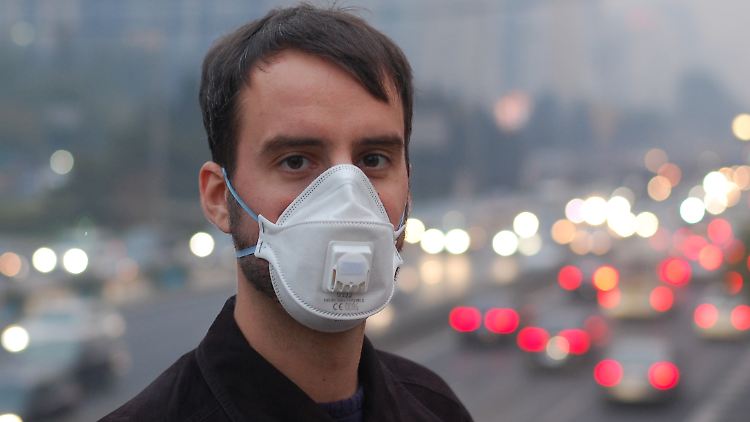 Staubschutzmasken des Typs EN149 wehren einen Großteil des Feinstaubs ab.