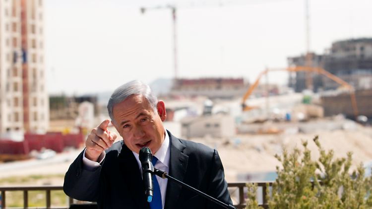 Auftritt vor passender Kulisse: Am Tag vor der Wahl spricht Netanjahu vor einer israelischen Baustelle im besetzten Westjordanland. 