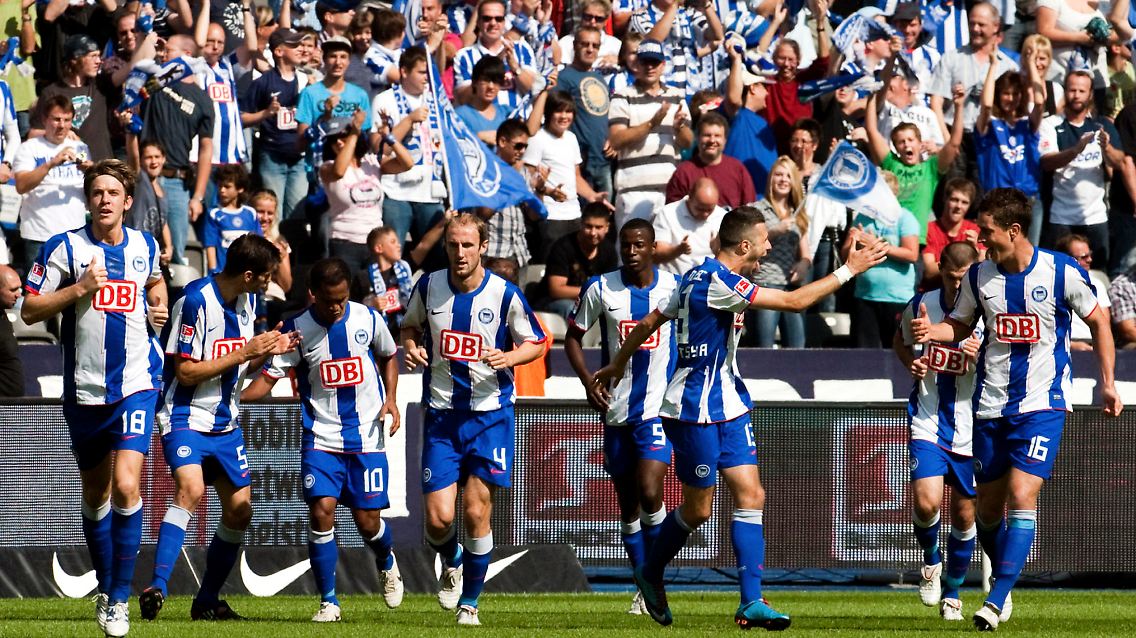 Berlin feiert und denkt nur an den Wiederaufstieg.