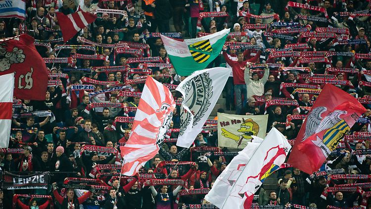 Gerne gesehene Gäste: Fans von RB Leipzig beim Spiel gegen Fortuna Düsseldorf. Nur reinreden sollten sie dem Verein nicht allzu sehr.