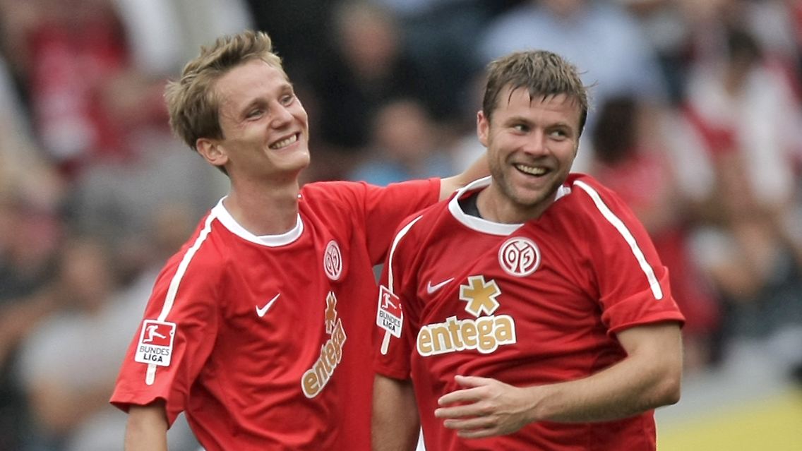 Niko Bungert (links) leitete mit seinem Treffer zum 1:1 den Sieg ein.