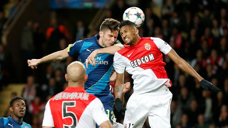 Arsenals Torjäger OlivierGiroud (l.) erzielte die Führung für die Londoner.