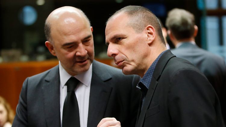 Pierre Moscovici (l.) und Griechenlands Finanzminister Yanis Varoufakis: Keiner der beiden Politiker will eigentlich, dass Griechenland aus der Eurozone fliegt.