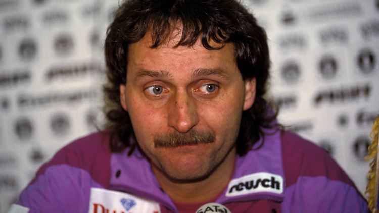 "Wenn neben mir eine Bombe einschlägt, zucke ich nicht einmal zusammen. Immerhin bin ich schon eineinhalb Jahre beim 1. FC Saarbrücken": Peter Neururer.