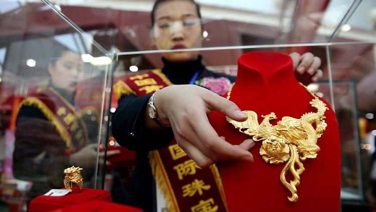 Eine wachsende Mittelklasse in Asien werde künftig mehr Goldschmuck kaufen, prophezeit die ANZ-Bank.