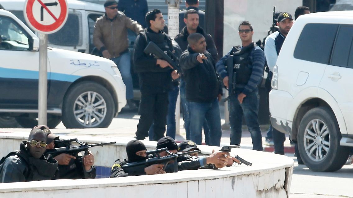 2015-03-18T150142Z_126437777_GM1EB3I1RJU01_RTRMADP_3_TUNISIA-SECURITY.JPG4452994813164111525.jpg