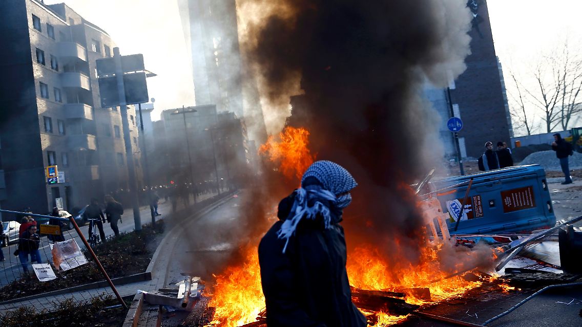 2015-03-18T072934Z_432037838_LR2EB3I0KSZIV_RTRMADP_3_GERMANY-ECB-PROTESTS.JPG8871487434641385022.jpg