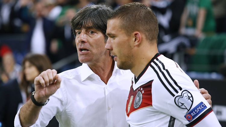 Lukas Podolski will im Sommer gerne wieder mit dem Bundestrainer zusammenarbeiten.