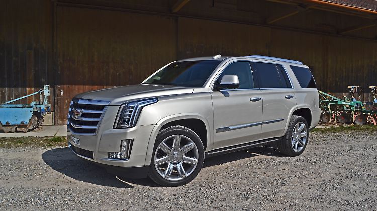 Der Cadillac Escalade ist auf Europas Straßen bereits in der Kurzversion mit 5,18 Metern das längste SUV, das hier unterwegs ist.