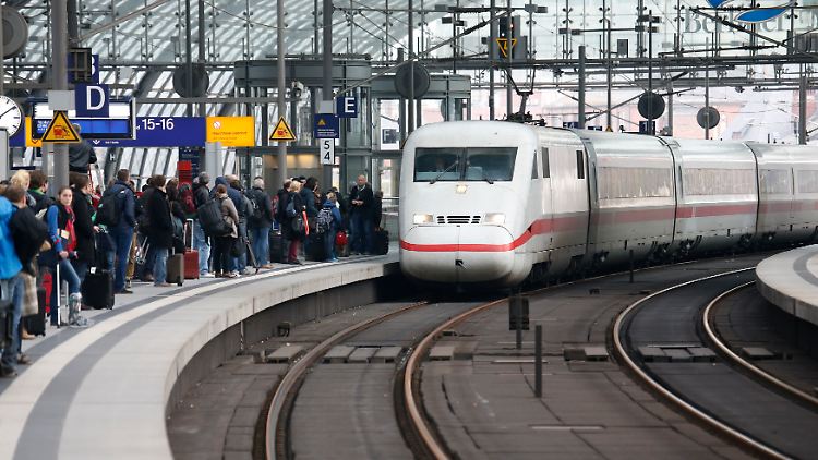 Die Deutsche Bahn hatte vor allem mit der Fernbus-Konkurrenz und diversen Streiks zu kämpfen.