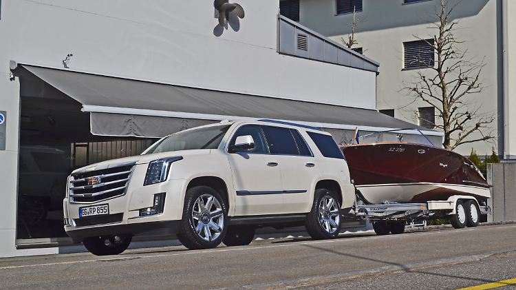 Als Zugmaschine bewältigt der Escalade 3,1 Tonnen.