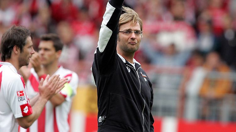 Tränen in Mainz, 12. Mai 2007: Trainer Jürgen Klopp ist gerade mit dem FSV abgestiegen.