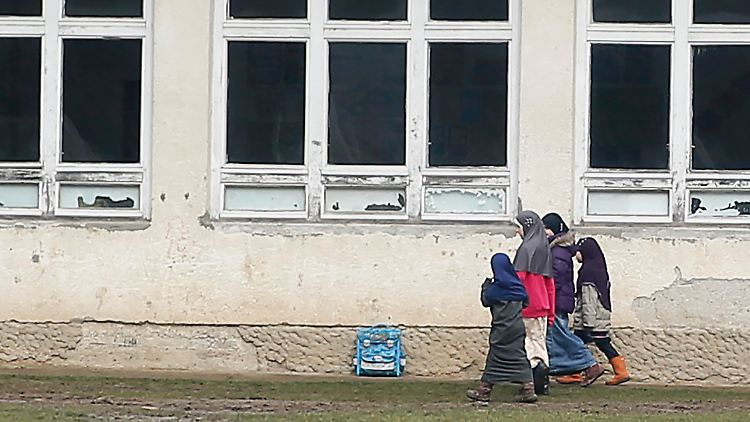 Das Stadtbild verändert sich: Frauen und Mädchen in sogenannten Salafistendörfern sollen dazu angehalten sein, sich voll zu verhüllen.