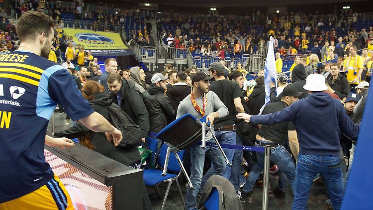 Geschehnisse dieser Art haben im Sport nichts zu suchen und erst recht nicht in der Arena in Berlin, findet Marco Baldi.