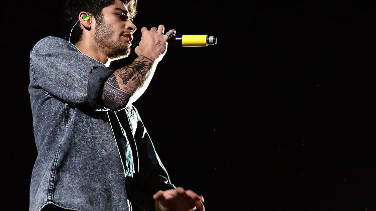 Wegen seiner verschmitzten Art, den vielen Tattoos und seinen strubbeligen Haaren gilt Malik als "Bradford Bad Boy" von One Direction.