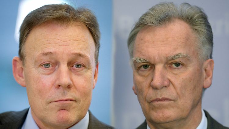 Oppermann (l.) und Ziercke: Warum gaben sie die zweite Kontaktaufnahme nicht früher zu?