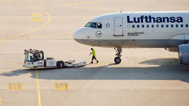 Beide Seite bleiben hart: Die größte deutsche Fluggesellschaft steuert weiteren Streikaktionen entgegen.