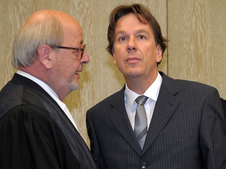 Kachelmann mit seinem Anwalt Reinhard Birkenstock.